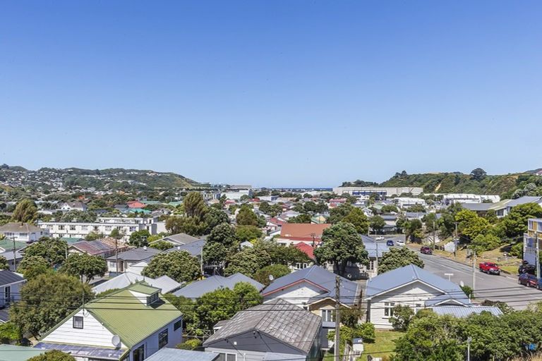 Photo of property in 117 Tauhinu Road, Miramar, Wellington, 6022