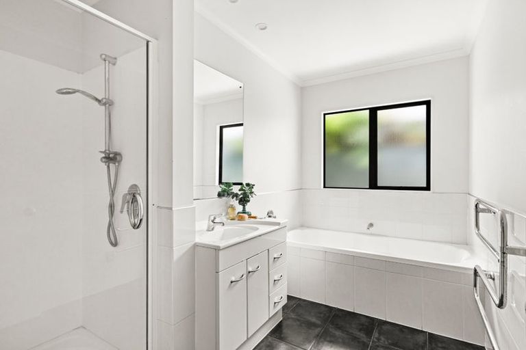 Photo of property in 17 Washington Place, Havelock North, 4130