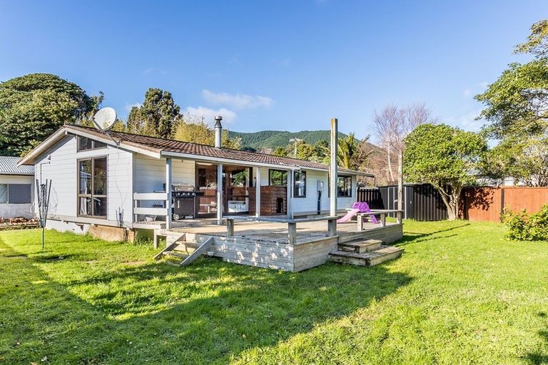 Photo of property in 30 Hookway Grove, Paraparaumu, 5032