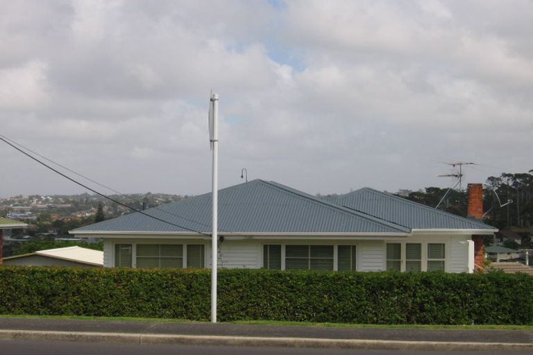 Photo of property in 200 East Coast Road, Forrest Hill, Auckland, 0620