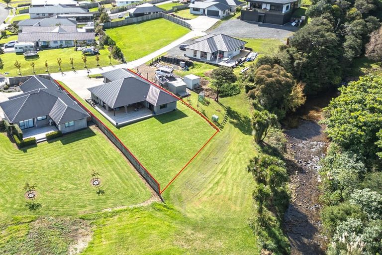 Photo of property in 2 Cherry Lane, Coromandel, 3506