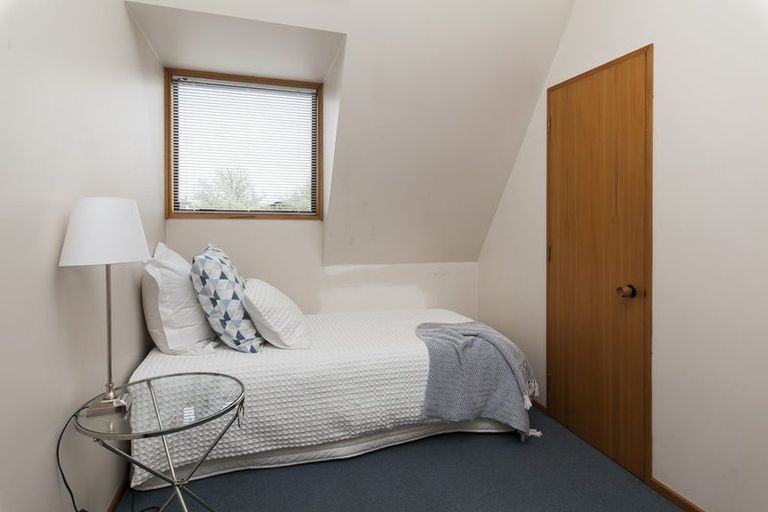 Photo of property in 33 Dovedale Avenue, Ilam, Christchurch, 8041