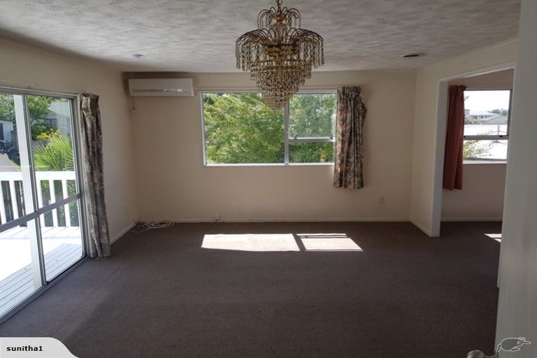 Photo of property in 4 Tacitus Place, Totara Vale, Auckland, 0629