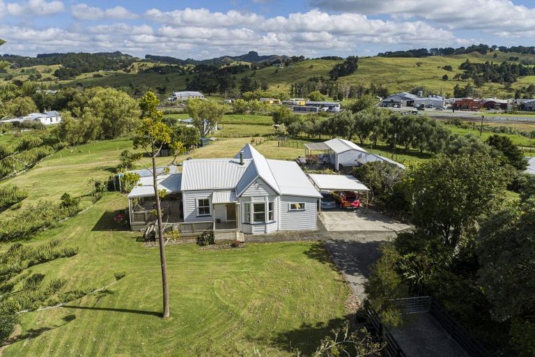 Photo of property in 46 Whakapirau Road, Maungaturoto, 0583