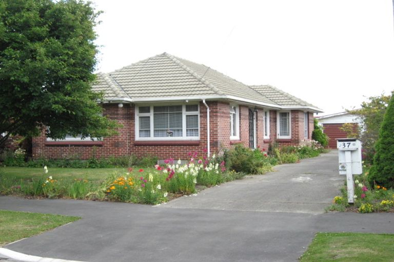 Photo of property in 37 Charlcott Street, Burnside, Christchurch, 8053
