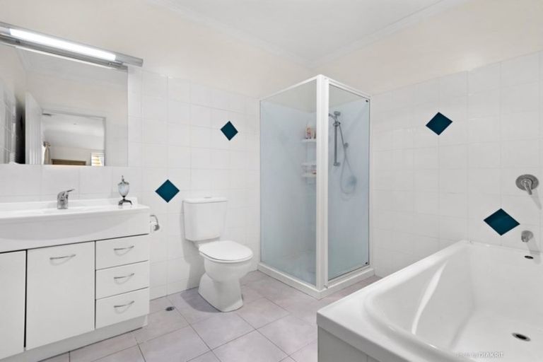 Photo of property in 33 Futuna Close, Karori, Wellington, 6012