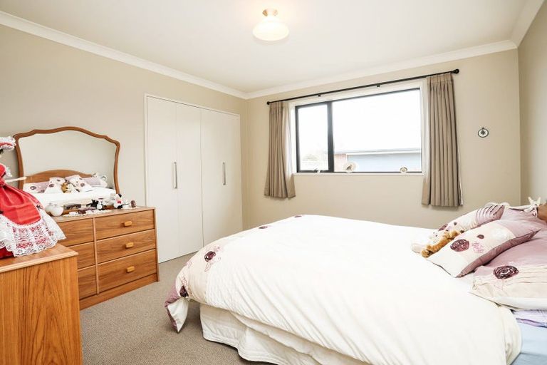 Photo of property in 18 Mauchline Street, Wallacetown, 9816