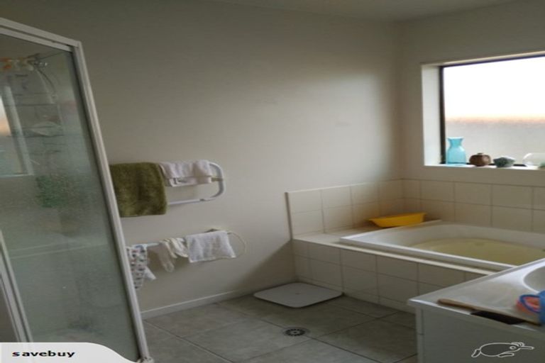 Photo of property in 8a Mcleod Road, Henderson, Auckland, 0612