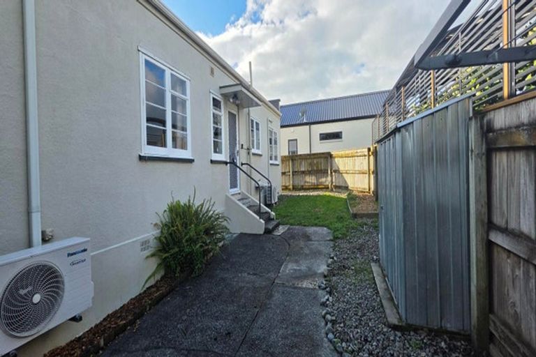 Photo of property in 98/98a Weraroa Road, Levin, 5510