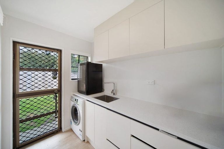 Photo of property in 6 Crestlands Place, Papakura, 2110