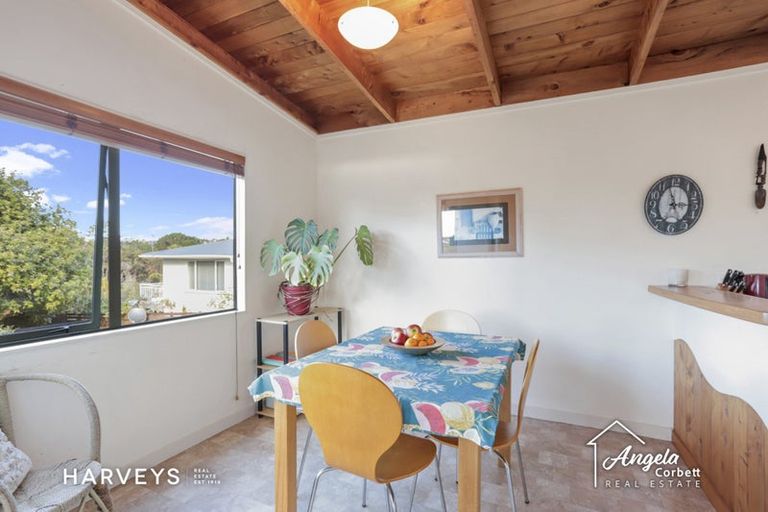 Photo of property in 1/36 Konini Road, Titirangi, Auckland, 0604