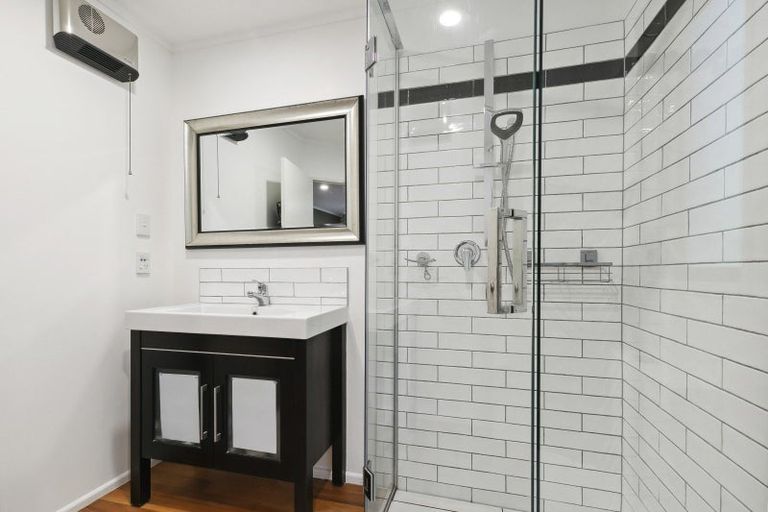 Photo of property in 18a Lucknow Terrace, Khandallah, Wellington, 6035