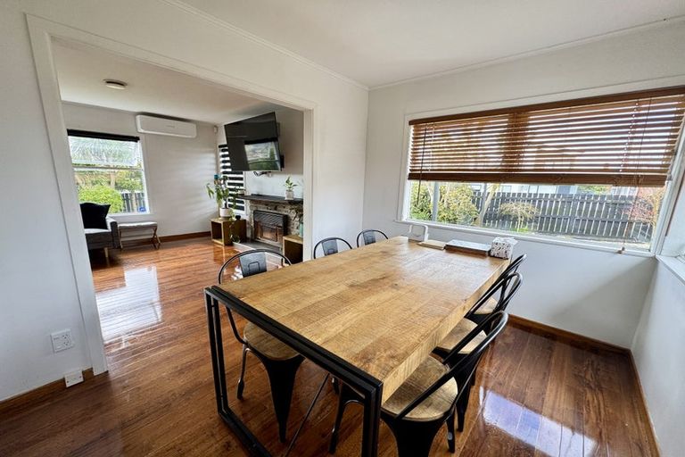 Photo of property in 2 Thomas Rea Place, Te Atatu South, Auckland, 0610