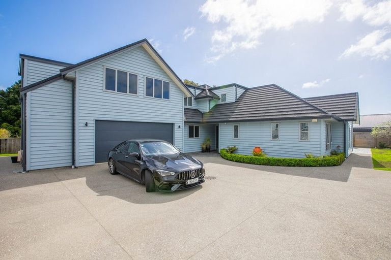 Photo of property in 13 Morepork Drive, Waikanae, 5036