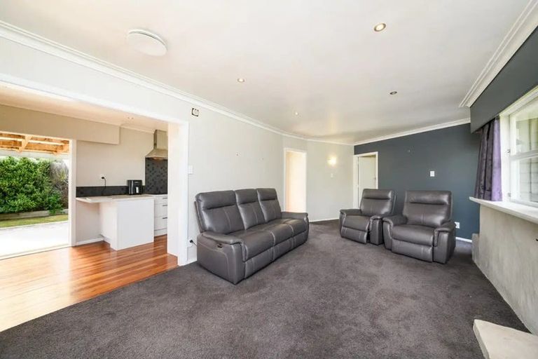 Photo of property in 18 Woburn Place, Takaro, Palmerston North, 4412