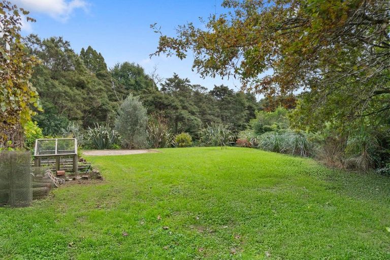 Photo of property in 140 Shaw Road, Oratia, Auckland, 0604