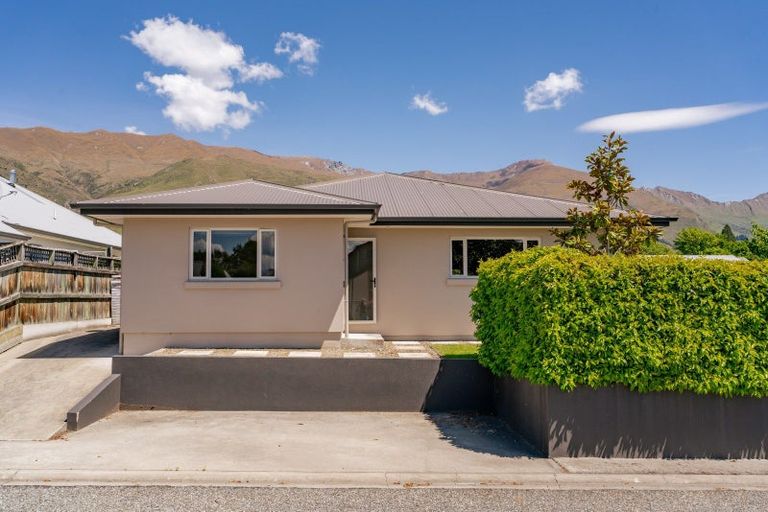 Photo of property in 12 Jessies Crescent, Wanaka, 9305