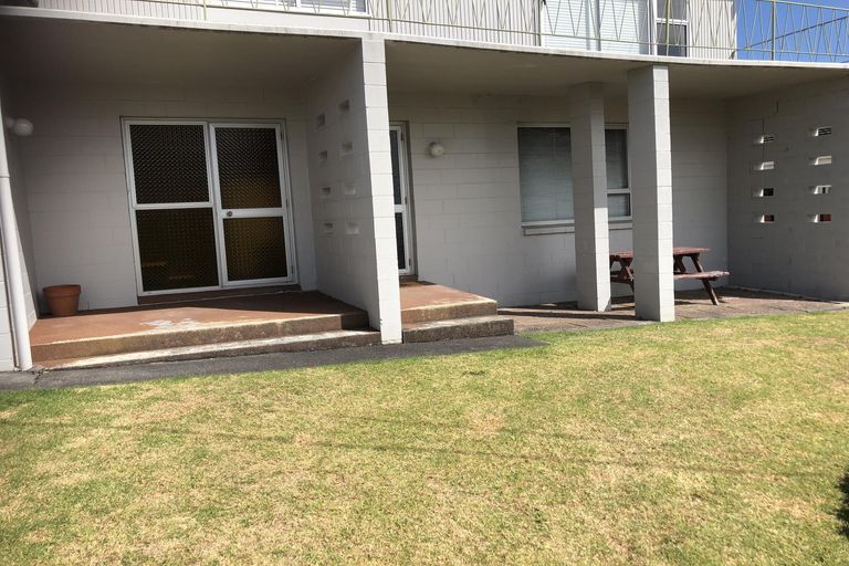Photo of property in 49 Sherwood Avenue, Te Atatu South, Auckland, 0610