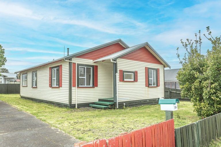 Photo of property in 184 Cornfoot Street, Castlecliff, Whanganui, 4501