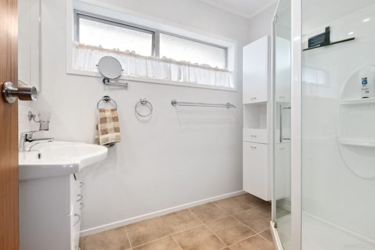 Photo of property in 46 Miltonia Avenue, Te Atatu South, Auckland, 0610