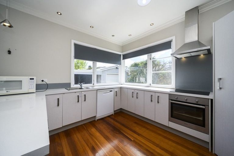 Photo of property in 583 Featherston Street, Roslyn, Palmerston North, 4414