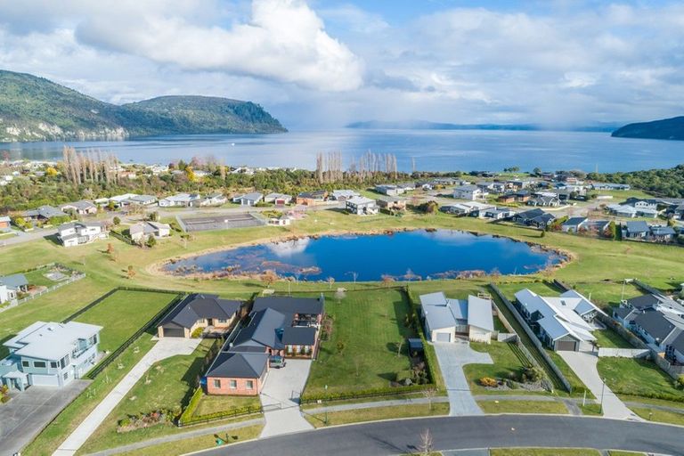 Photo of property in 5 Pukeko Way, Kinloch, Taupo, 3377