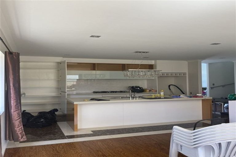 Photo of property in 21d Stamford Crescent, Flat Bush, Auckland, 2019