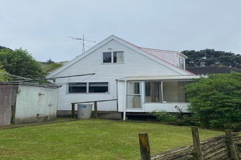 Photo of property in 10 Hillary Street, Tawa, Wellington, 5028