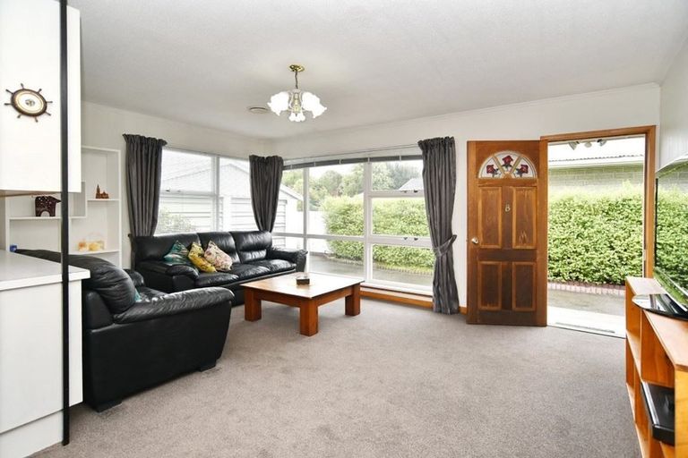 Photo of property in 2/381 Main North Road, Redwood, Christchurch, 8051