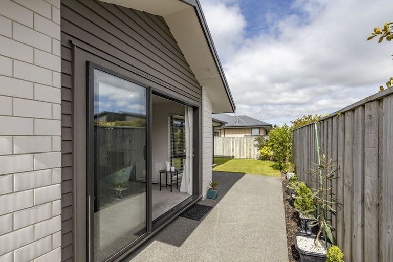 Photo of property in 15 Grey View Grove, Rangiora, 7400