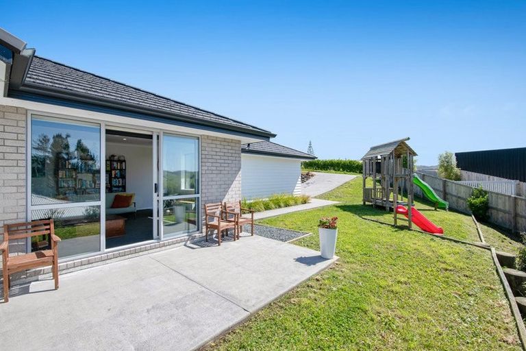 Photo of property in 19 Rauta Way, Helensville, 0800