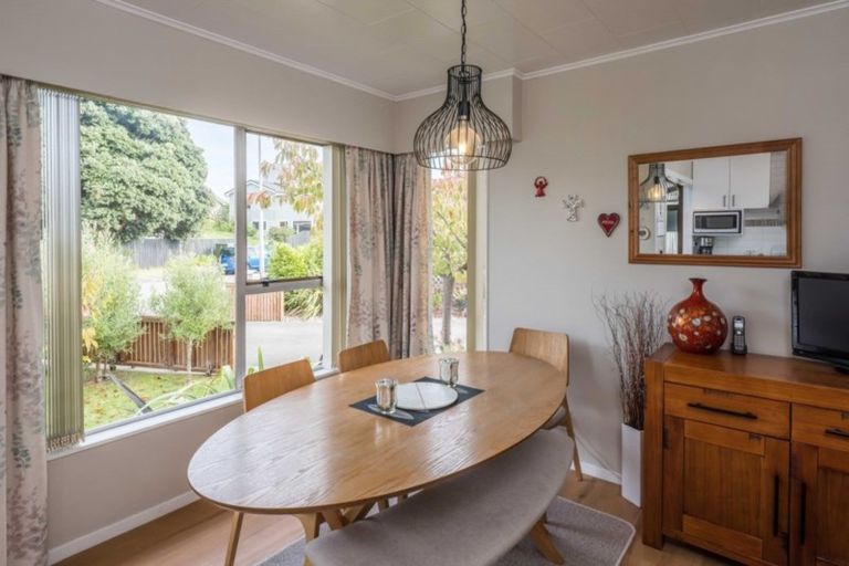 Photo of property in 5 Bahama Crescent, Paraparaumu Beach, Paraparaumu, 5032