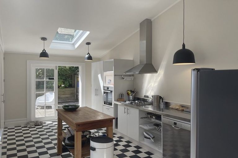 Photo of property in 15 Elizabeth Street, Mount Victoria, Wellington, 6011