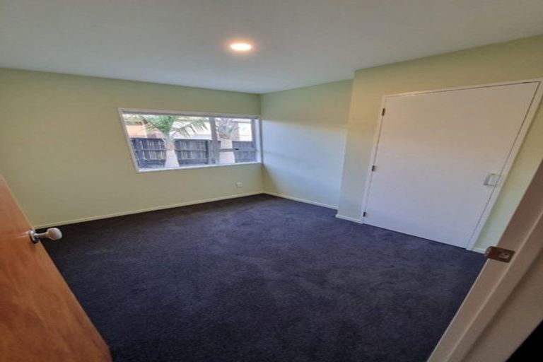 Photo of property in 23 Elsted Place, Goodwood Heights, Auckland, 2105