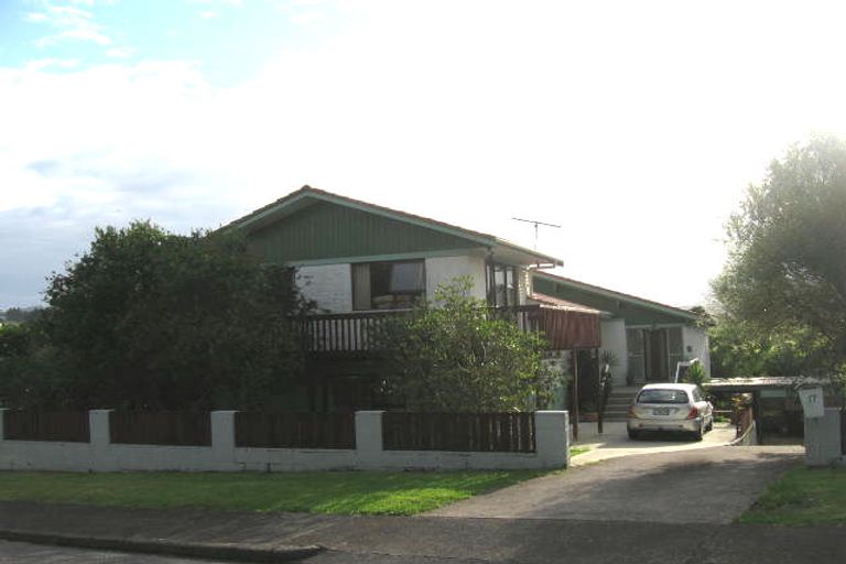 Photo of property in 17 Easter Parade, Glen Eden, Auckland, 0602
