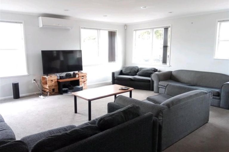 Photo of property in 10 Mcclintock Road, Massey, Auckland, 0614