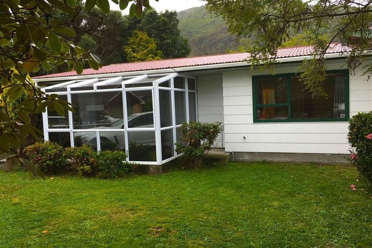 Photo of property in 8 He Awa Crescent, Waikanae, 5036