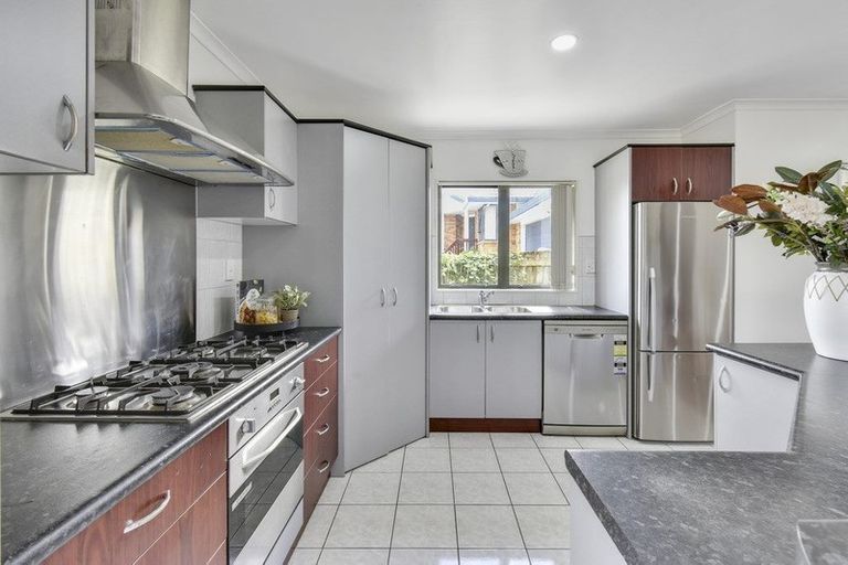 Photo of property in 1 Samara Place, Clendon Park, Auckland, 2103
