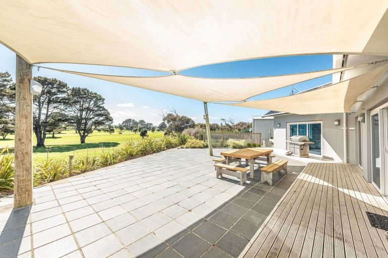 Photo of property in 35 Golf Vue Place, Castlecliff, Whanganui, 4501