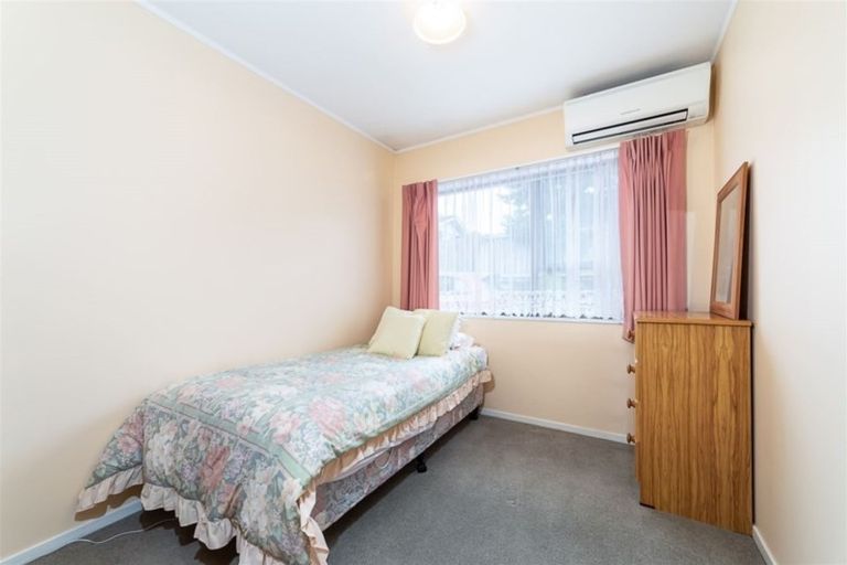 Photo of property in 2/303a Great North Road, Henderson, Auckland, 0612