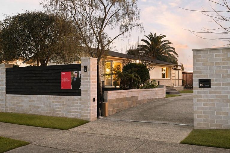Photo of property in 19 Clematis Avenue, Pukete, Hamilton, 3200