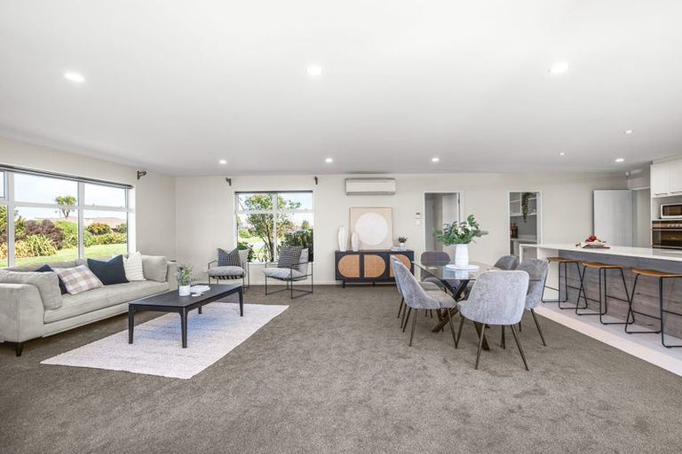 Photo of property in 30 Davaar Crescent, Broomfield, Christchurch, 8042