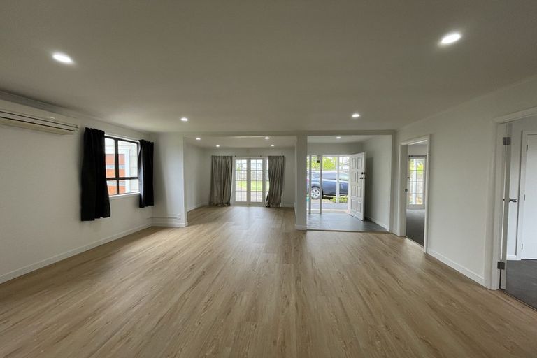 Photo of property in 57 Lynwood Road, New Lynn, Auckland, 0600