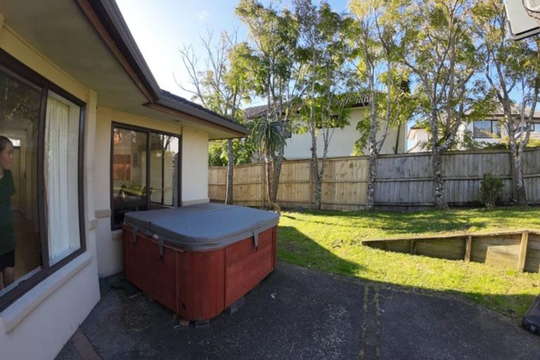 Photo of property in 5 Waimanu Bay Drive, Te Atatu Peninsula, Auckland, 0610