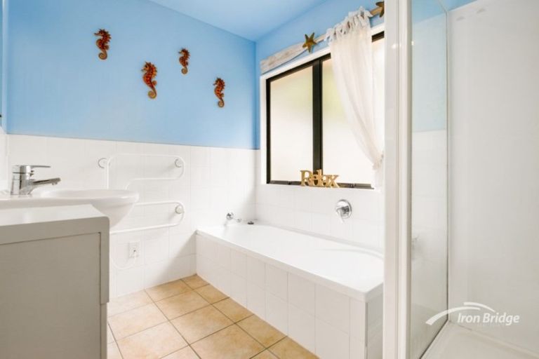 Photo of property in 17d Langana Avenue, Browns Bay, Auckland, 0630