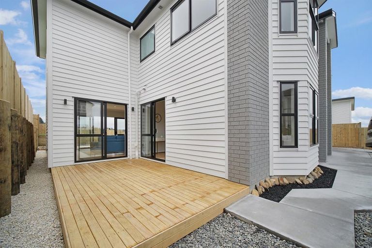 Photo of property in 16 Lumber Rise, Swanson, Auckland, 0614