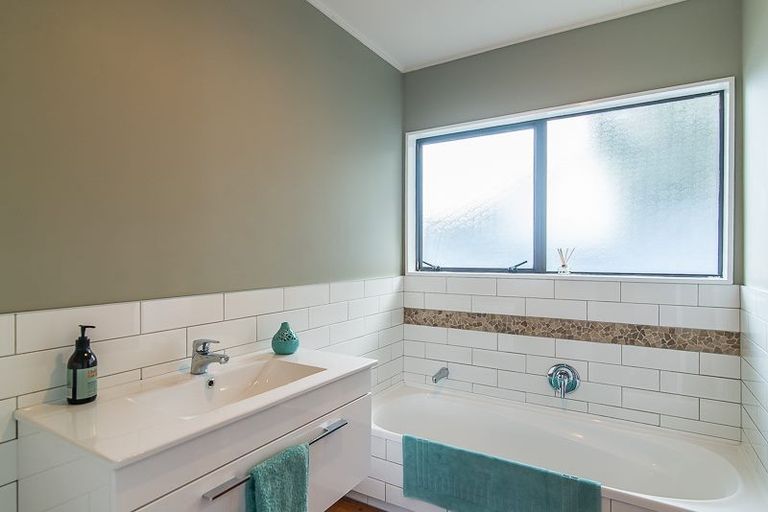 Photo of property in 6 Jane Street, Waikanae Beach, Waikanae, 5036