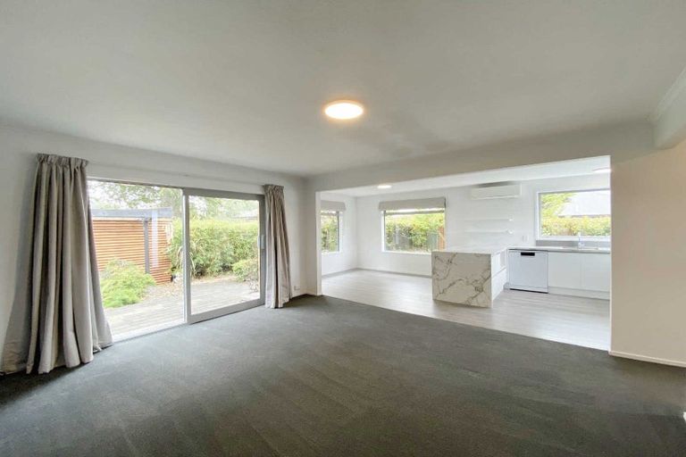 Photo of property in 2/66 Middlepark Road, Sockburn, Christchurch, 8042