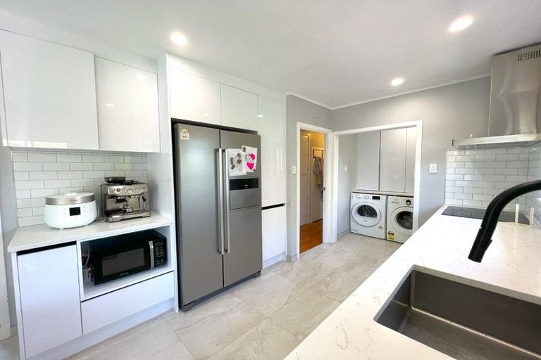 Photo of property in 1/86 Tirimoana Road, Te Atatu South, Auckland, 0602