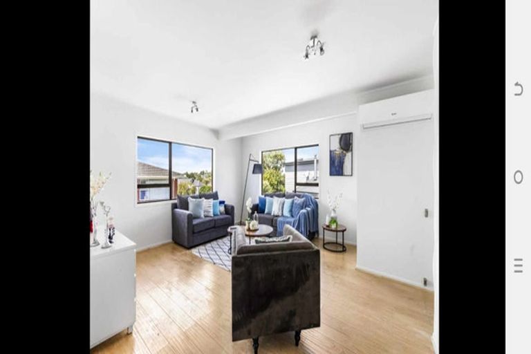 Photo of property in 1/14a Kurnell Drive, Botany Downs, Auckland, 2010